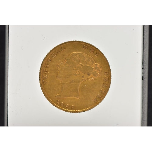 57 - A CASED EARLY VICTORIAN GOLD HALF SOVEREIGN COIN, depicting Queen Victoria dated 1842, shield back, ... 