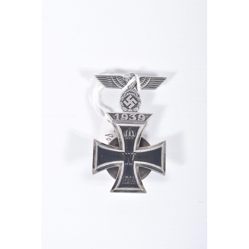 231 - A WW2 SILVER KNIGHTS CROSS OF THE IRON CROSS, the cross is clearly marked under the ring L/12 indica... 