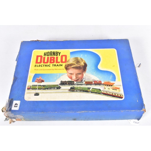 43 - A BOXED HORNBY DUBLO SILVER KING PASSENGER TRAIN SET, No.EDP11, comprising A4 class locomotive 'Silv... 