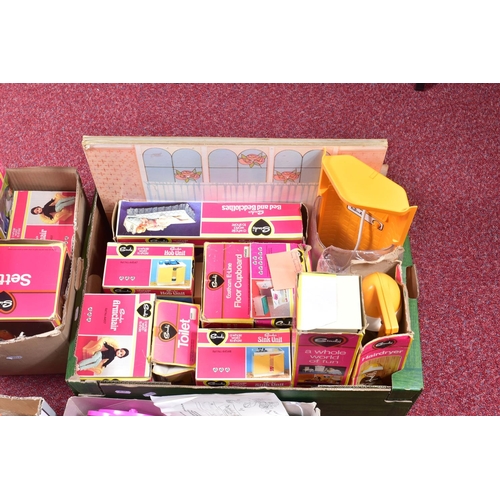 66 - A COLLECTION OF MAINLY BOXED 1970'S PEDIGREE SINDY FURNITURE AND ACCESSORIES, to include Walk in the... 