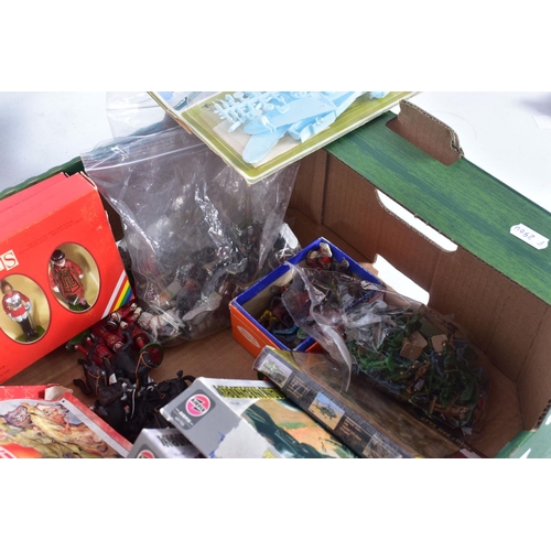 72 - A QUANTITY OF ASSORTED BOXED AND UNBOXED SOLDIER FIGURES, to include a quantity of assorted boxed Ai... 