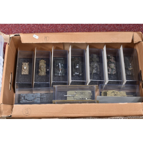 80 - A QUANTITY OF BOXED AND UNBOXED MODERN DIECAST AND PLASTIC MILITARY MODELS, to include a number of m... 