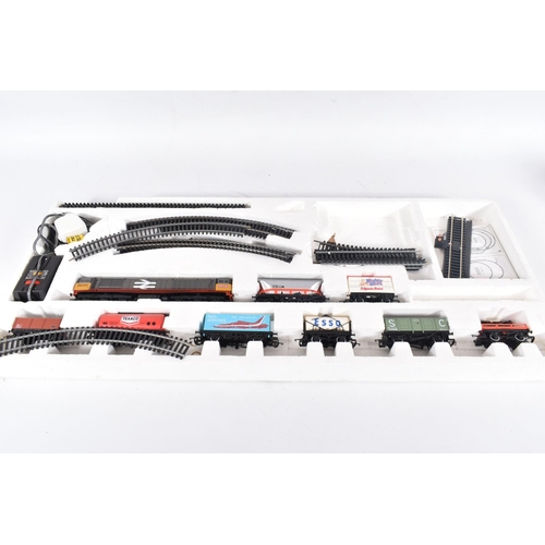 92 - A BOXED HORNBY RAILWAYS OO GAUGE MIDNIGHT FREIGHT SET, No.674, comprising Class 58 locomotive No.58 ... 