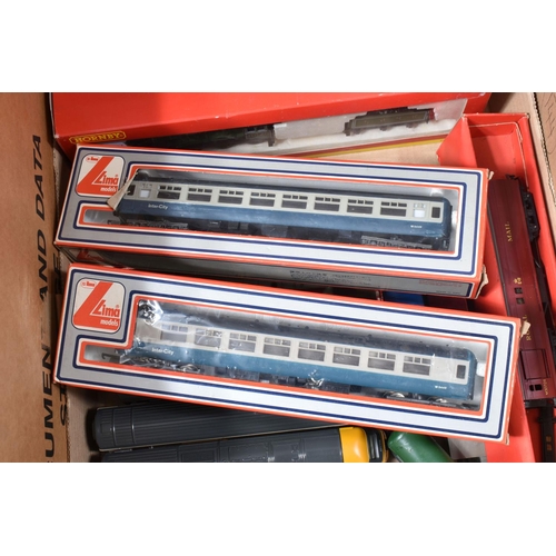 95 - A QUANTITY OF BOXED AND UNBOXED OO GAUGE MODEL RAILWAY ITEMS, to include boxed Hornby class B12 loco... 