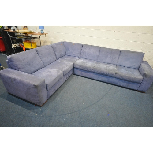 1335 - A NATUZZI BLUE FABRIC CORNER SOFA, length 305cm x 242cm (condition:-fabric dirty and in need of clea... 