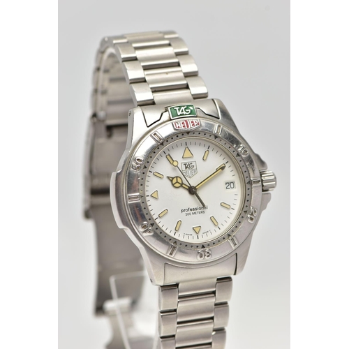 106 - A GENTS 'TAG HEUER' WRISTWATCH, round white dial signed 'Tag Heuer, Professional 200 metres', lumine... 