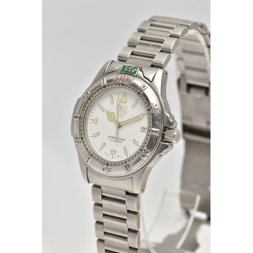 106 - A GENTS 'TAG HEUER' WRISTWATCH, round white dial signed 'Tag Heuer, Professional 200 metres', lumine... 