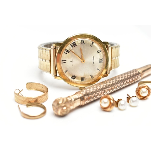 68 - A GENTS 'SEIKO' WRISTWATCH, A PROPELLING PENCIL AND EARRINGS, manual wind watch, round silver dial s... 