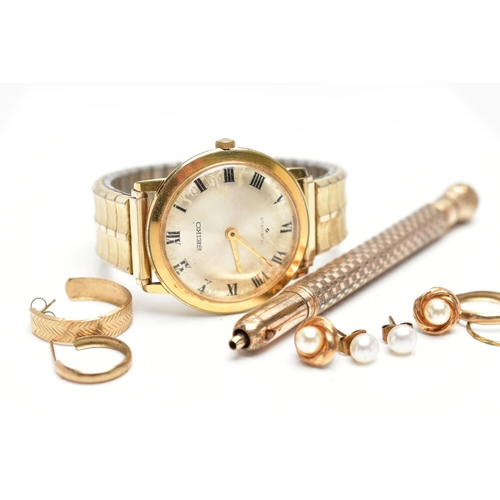 68 - A GENTS 'SEIKO' WRISTWATCH, A PROPELLING PENCIL AND EARRINGS, manual wind watch, round silver dial s... 