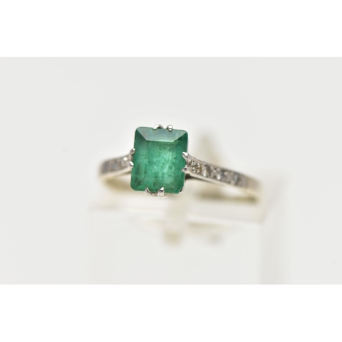 83 - A EMERALD RING, single emerald cut stones, split prong set in white metal flanked with six single cu... 