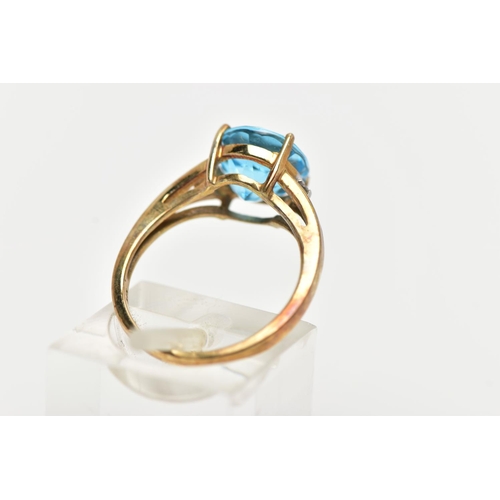 91 - A 9CT GOLD DRESS RING, a circular cut topaz, four prong set in yellow gold, flanked with two colourl... 