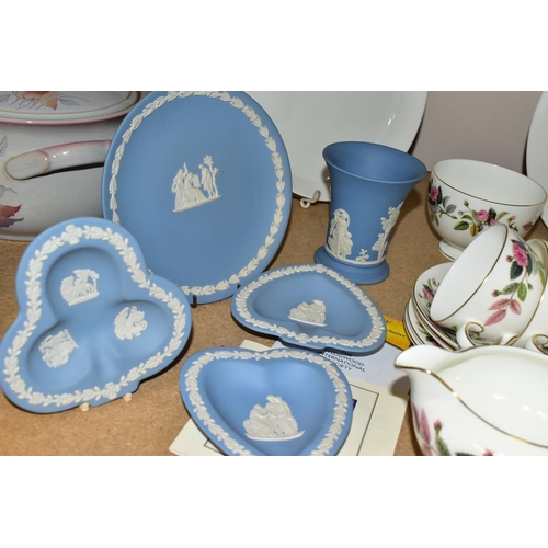 343 - A WEDGWOOD 'HATHAWAY ROSE' PATTERN TEA SET, comprising a milk jug and sugar bowl, six cups, six sauc... 