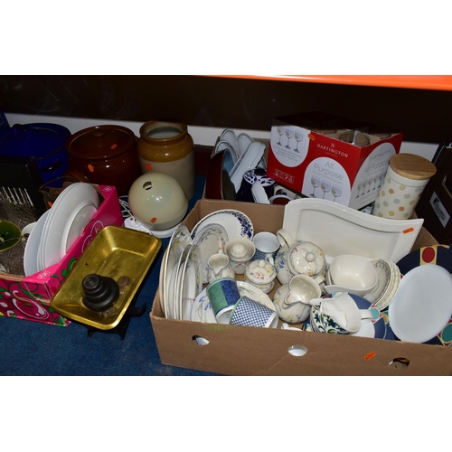 346 - FIVE BOXES OF ASSORTED KITCHEN SUNDRIES, to include a large ceramic blue and white table lamp, a Bre... 