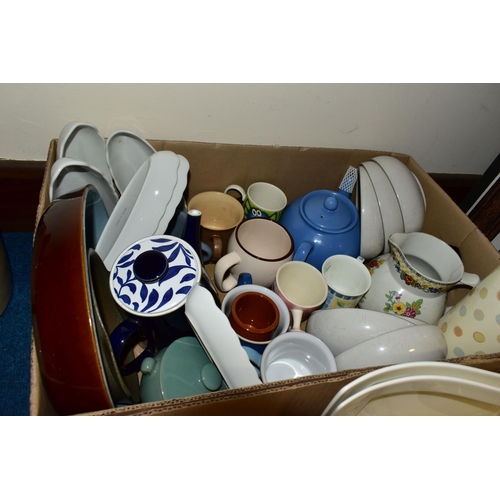 346 - FIVE BOXES OF ASSORTED KITCHEN SUNDRIES, to include a large ceramic blue and white table lamp, a Bre... 