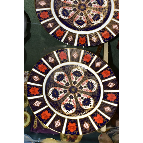 366 - A PAIR OF ROYAL CROWN DERBY IMARI 1128 DINNER PLATES, diameter 26.5cm (2) (Condition report: both ma... 