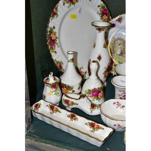 367 - A COLLECTION OF AYNSLEY, ROYAL CROWN DERBY, ROYAL ALBERT AND OTHER CERAMICS, to include eight pieces... 