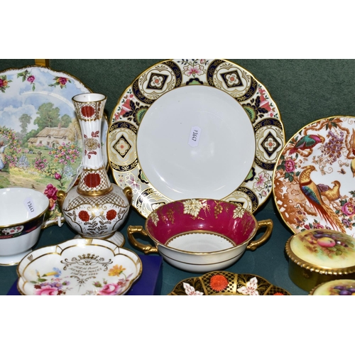 367 - A COLLECTION OF AYNSLEY, ROYAL CROWN DERBY, ROYAL ALBERT AND OTHER CERAMICS, to include eight pieces... 