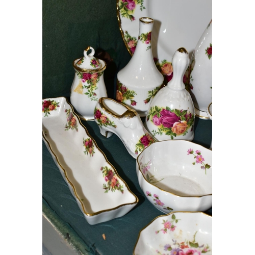 367 - A COLLECTION OF AYNSLEY, ROYAL CROWN DERBY, ROYAL ALBERT AND OTHER CERAMICS, to include eight pieces... 