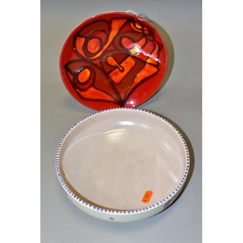 369 - TWO PIECES OF POOLE POTTERY, comprising a Delphis red and orange bowl, diameter 20cm x height 3cm, p... 