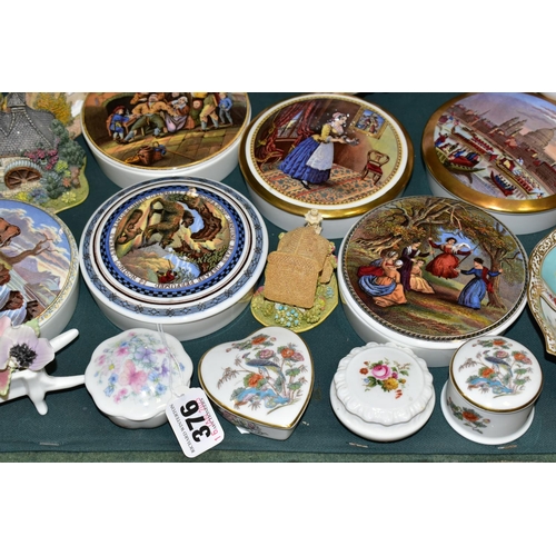 376 - A GROUP OF CERAMICS, to include six limited edition Coalport reproduction pot lids and bases numbere... 