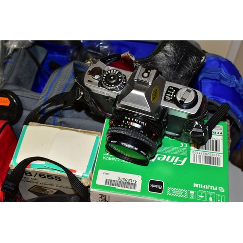 403 - A BOX OF PHOTOGRAPHIC EQUIPMENT, comprising a Minolta XG 1 camera fitted with an f2 45mm lens, a Sun... 