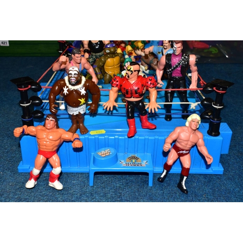 422 - A BOX OF 1980s AND 1990s ACTION FIGURES AND A WWF WRESTLING RING, to include twenty one assorted pla... 