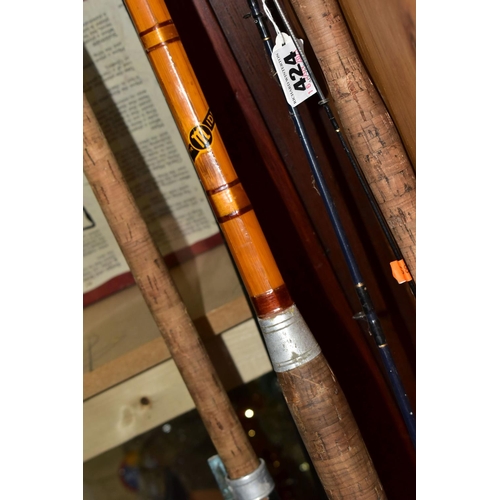 424 - A GROUP OF FISHING RODS, to include a Lee Glaslee rod, The Midlander, a Kingfisher 7' Quiver, an EP ... 