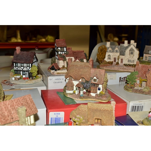 458 - THIRTY ONE LILLIPUT LANE SCULPTURES FROM THE MIDLAND SERIES, mostly boxed and with deeds, comprising... 