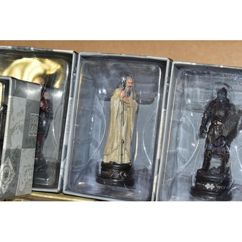 461 - EAGLEMOSS BOXED AS NEW LORD OF THE RINGS LEAD CHESS FIGURINES and collectable figures, to include th... 