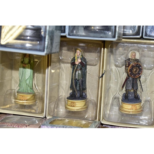 461 - EAGLEMOSS BOXED AS NEW LORD OF THE RINGS LEAD CHESS FIGURINES and collectable figures, to include th... 