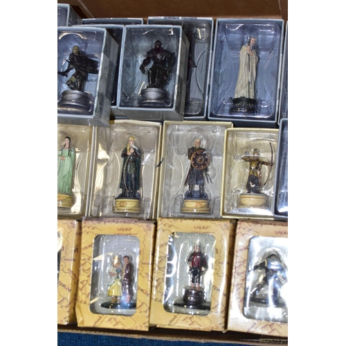 461 - EAGLEMOSS BOXED AS NEW LORD OF THE RINGS LEAD CHESS FIGURINES and collectable figures, to include th... 