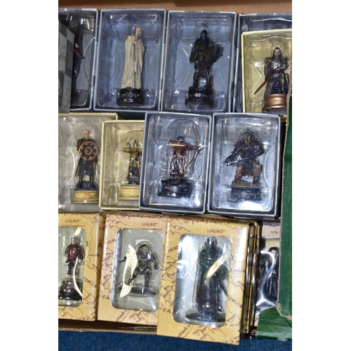 461 - EAGLEMOSS BOXED AS NEW LORD OF THE RINGS LEAD CHESS FIGURINES and collectable figures, to include th... 