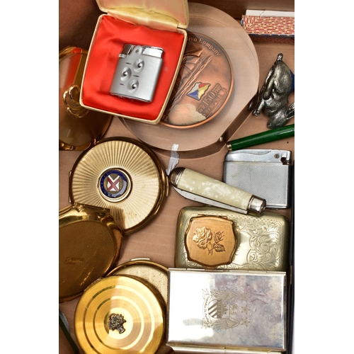 161 - A BOX OF ASSORTED COMPACTS AND WRISTWATCHES, to include three 'Stratton' compacts, two other compact... 