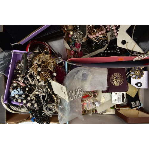 169 - A BOX OF ASSORTED COSTUME JEWELLERY, various beaded jewellery, brooches, earrings, rings, bangles et... 