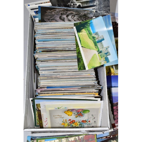 517 - A BOX OF POSTCARDS, approximately 800-900, mostly modern, tourist postcards (1 box)