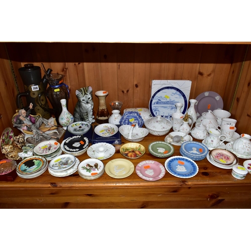 358 - A LARGE QUANTITY OF ASSORTED GIFT WARE AND ORNAMENTS, comprising a Denby 'Arabesque' pattern coffee ... 