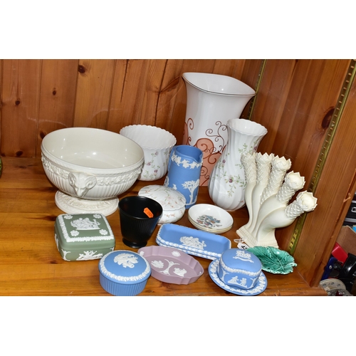 430 - A GROUP OF WEDGWOOD CERAMICS, comprising a Williamsburg posy holder, a 'Campion' pattern planter, li... 