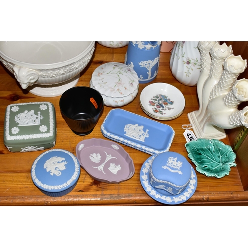 430 - A GROUP OF WEDGWOOD CERAMICS, comprising a Williamsburg posy holder, a 'Campion' pattern planter, li... 
