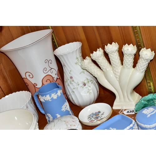 430 - A GROUP OF WEDGWOOD CERAMICS, comprising a Williamsburg posy holder, a 'Campion' pattern planter, li... 