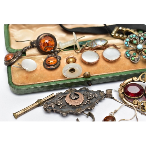 31 - AN ASSORTMENT OF JEWELLERY, to include a late 19th century silver brooch detailed with a rose metal ... 