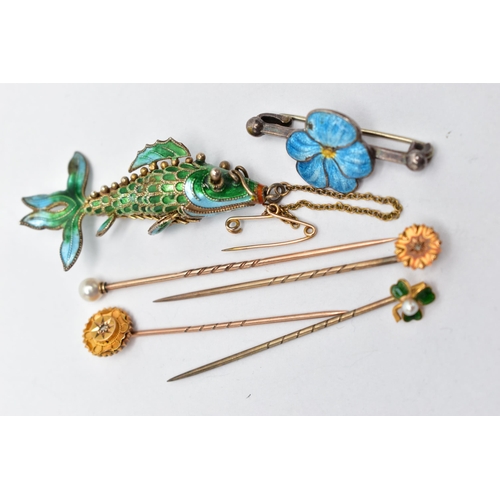 63 - SIX ITEMS OF JEWELLERY, to include an articulated enamel fish, a blue enamel flower bar brooch, a pe... 