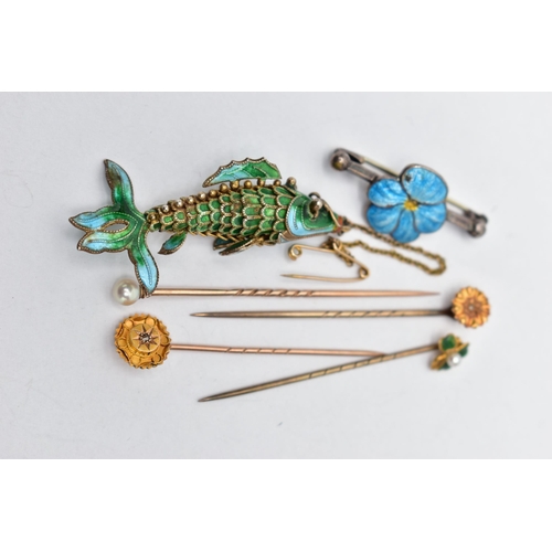 63 - SIX ITEMS OF JEWELLERY, to include an articulated enamel fish, a blue enamel flower bar brooch, a pe... 