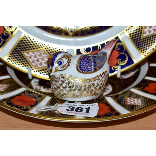 361 - TWO ROYAL CROWN DERBY IMARI PATTERN CABINET PLATES, comprising a plate diameter 23cm, date marked 19... 