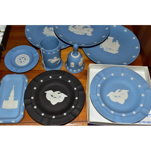 384 - A COLLECTION OF USA THEMED WEDGWOOD JASPER WARES, mainly pale blue, to include a boxed 'Eagle and St... 