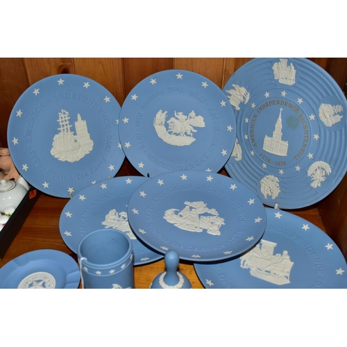 384 - A COLLECTION OF USA THEMED WEDGWOOD JASPER WARES, mainly pale blue, to include a boxed 'Eagle and St... 