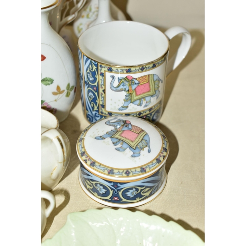 392 - A GROUP OF CERAMICS, to include a Paragon Harry Wheatcroft Six World Famous Roses cream jug in 'Gran... 