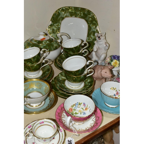 395 - A GROUP OF CERAMICS, to include a twenty two piece Aynsley Onyx Green tea set (some second quality p... 