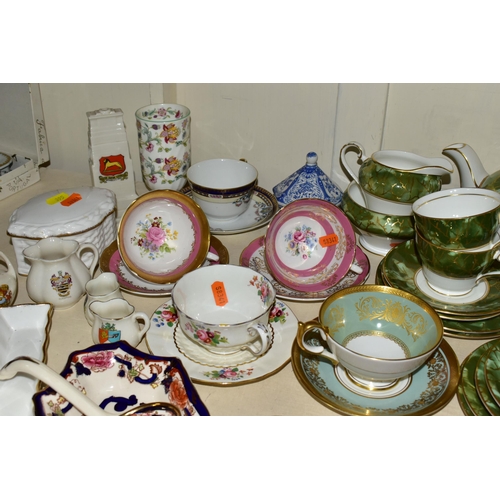 395 - A GROUP OF CERAMICS, to include a twenty two piece Aynsley Onyx Green tea set (some second quality p... 