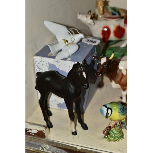 398 - A GROUP OF CERAMICS AND ANIMAL ORNAMENTS, to include a boxed Lladro Flying Dove no 6267, sculptor Jo... 