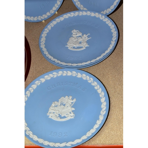 403 - FIVE WEDGWOOD BLUE JASPER WARE CHRISTMAS CABINET PLATES, comprising 1992, 1994,1995, two 1996 plates... 